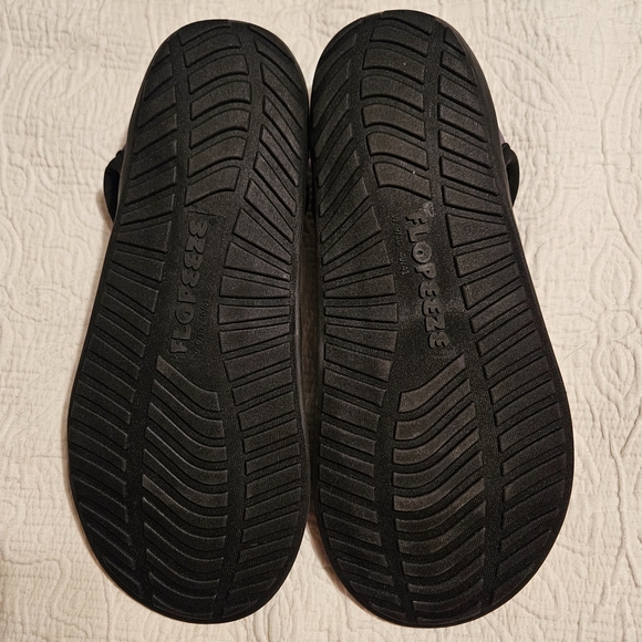 Flopeeze Funwear Gray & Black Camo print reef sandals size 9 - Picture 2 of 4